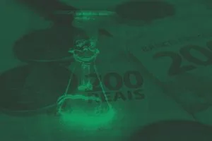 Montagem de lâmpada sobre dinheiro com filtro verde