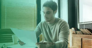 pessoa fazendo conta