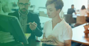 pessoas discutindo sobre equilibrio financeiro