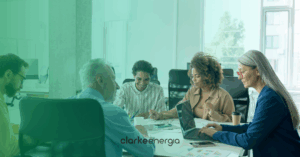 empresários calculando orçamento