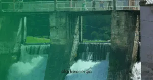 usina hidrelétrica com filtro verde