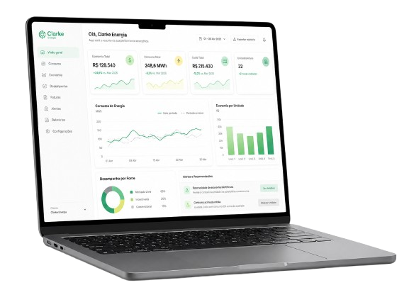 Dashboard do simulador de economia da Clarke Energia em um notebook
